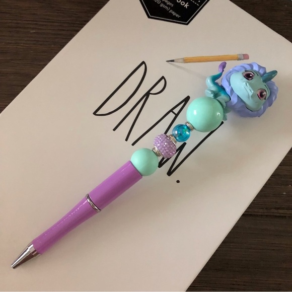 Disney Doorables: Raya & the Last Dragon: Sisu handmade beaded pen - Picture 2 of 3